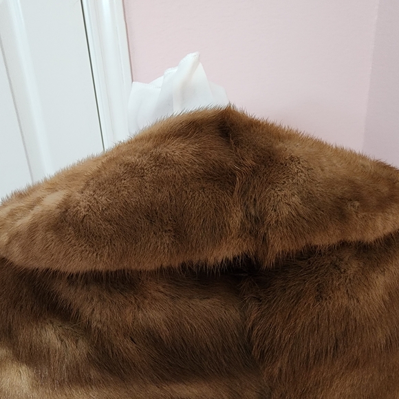 Elegant Blonde Mink Fur Stole - Picture 4 of 13